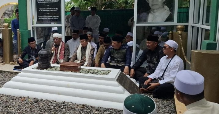 Menag Nasaruddin Umar Ziarahi Makam Ulama Kharismatis Syekh Djamaluddin Assegaf Al-Khalwaty, Keturunan Rasulullah SAW di Maros