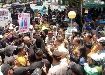 WARGA TAMALANREA TOLAK PROYEK PLTSA, WALI KOTA MAKASSAR DUKUNG KAJIAN ULANG