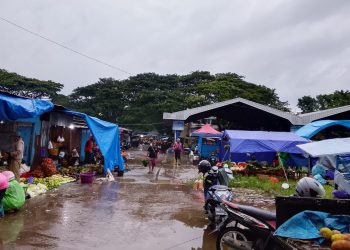 Pedagang Pasar Subuh dan Teramo Maros Keluhkan Aktivitas Pasar di Area Kantor Dinas Perhubungan
