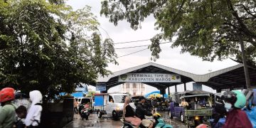 Pedagang Pasar Subuh dan Teramo Maros Keluhkan Aktivitas Pasar di Area Kantor Dinas Perhubungan