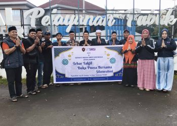 Ramadhan Penuh Makna, ACC Foundation dan SMSI Maros Hadirkan Aksi Berbagi di Persimpangan Kota